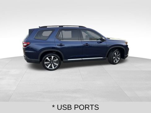 Used 2023 Honda Pilot Touring image 6