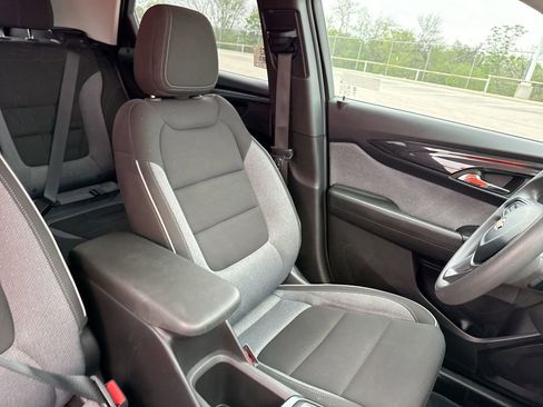 Used 2025 Chevrolet TrailBlazer LT FWD image 24