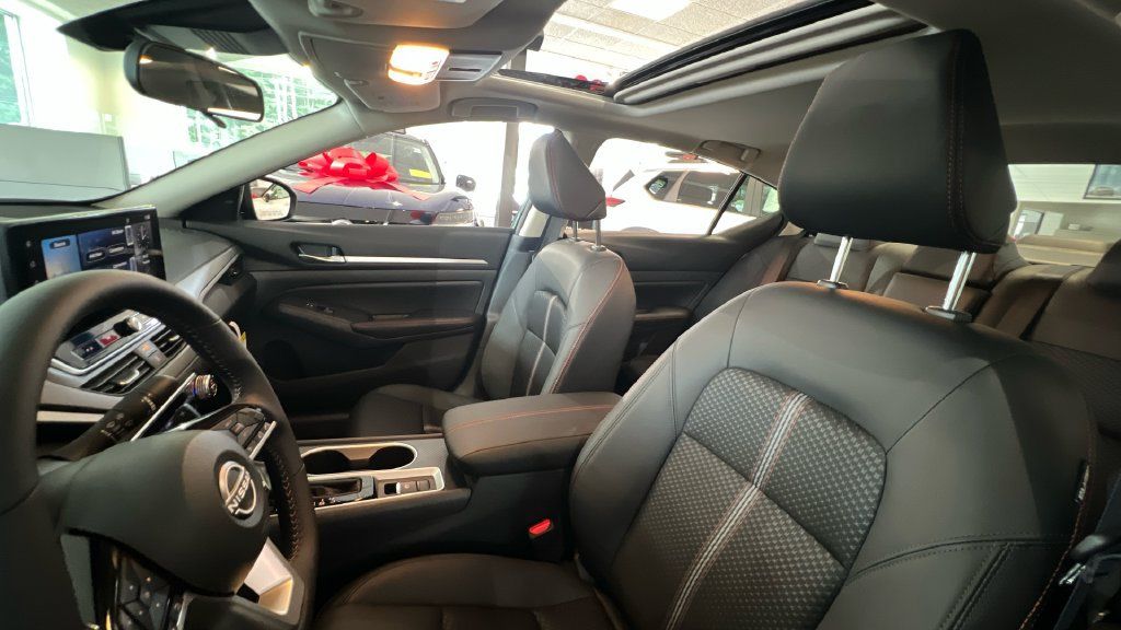 New 2026 Nissan Altima 2.5 SR w/ SR Midnight Edition Package AWD/4WD image 7