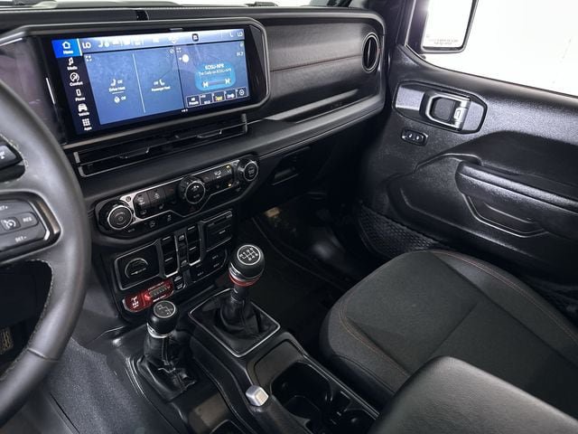 Used 2025 Jeep Wrangler Unlimited Rubicon w/ Convenience Group AWD/4WD image 36