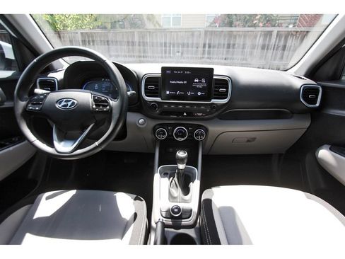 Certified 2025 Hyundai Venue SEL FWD image 10