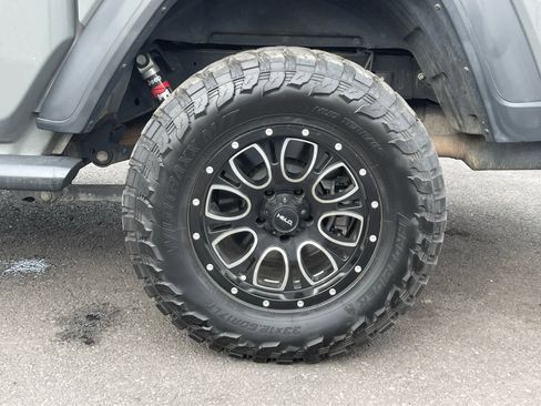 Used 2021 Jeep Gladiator Sport w/ Trailer Tow Package image 12