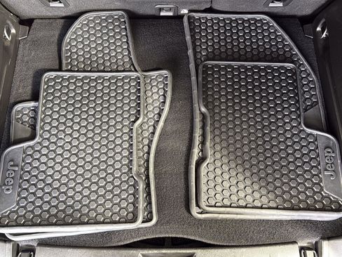 Used 2022 Jeep Renegade Latitude w/ Convenience Group AWD/4WD image 12