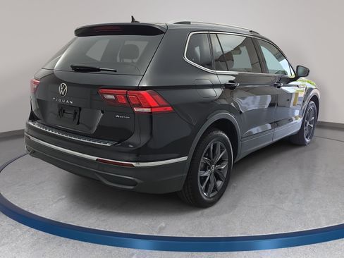 Used 2022 Volkswagen Tiguan SE w/ Panoramic Sunroof Package AWD/4WD image 5