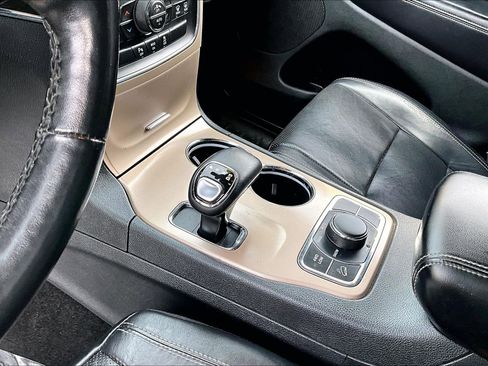 Used 2015 Jeep Grand Cherokee Limited w/ Luxury Group II image 16