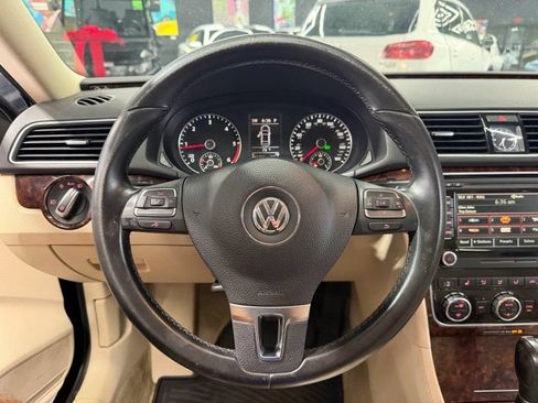 Used 2013 Volkswagen Passat TDI SEL Premium FWD image 10