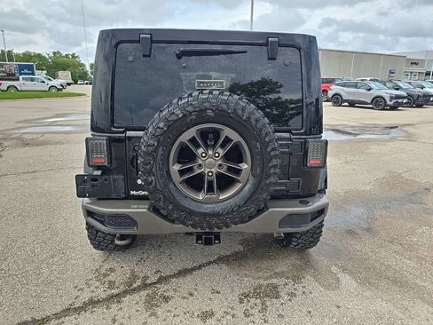 Used 2016 Jeep Wrangler Unlimited Sahara AWD/4WD image 6