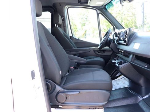 Used 2025 Mercedes-Benz Sprinter 2500 image 12