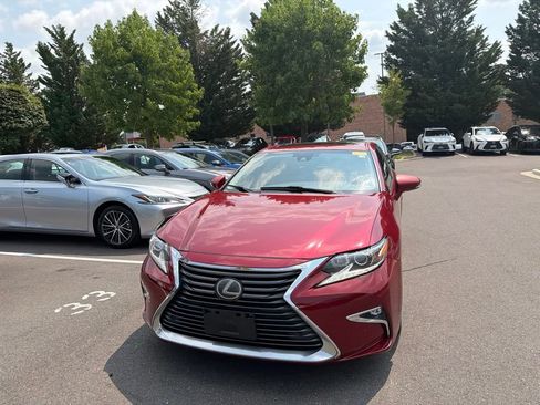 Used 2018 Lexus ES 350 w/ Navigation System Package FWD image 2