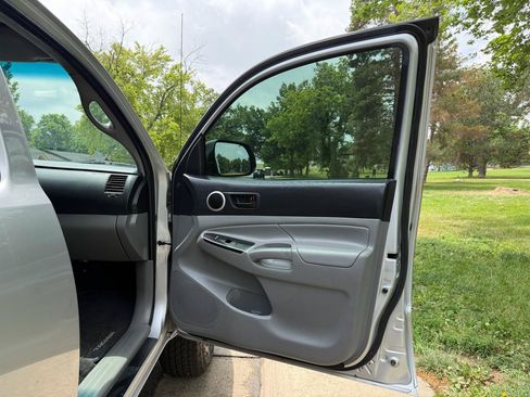 Used 2013 Toyota Tacoma 4x4 Double Cab w/ TRD Off-Road Pkg image 15