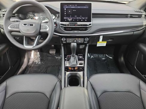 New 2026 Jeep Compass Latitude image 17