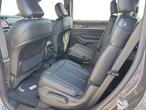 New 2025 Jeep Grand Cherokee L Limited w/ Black Appearance Package image 12