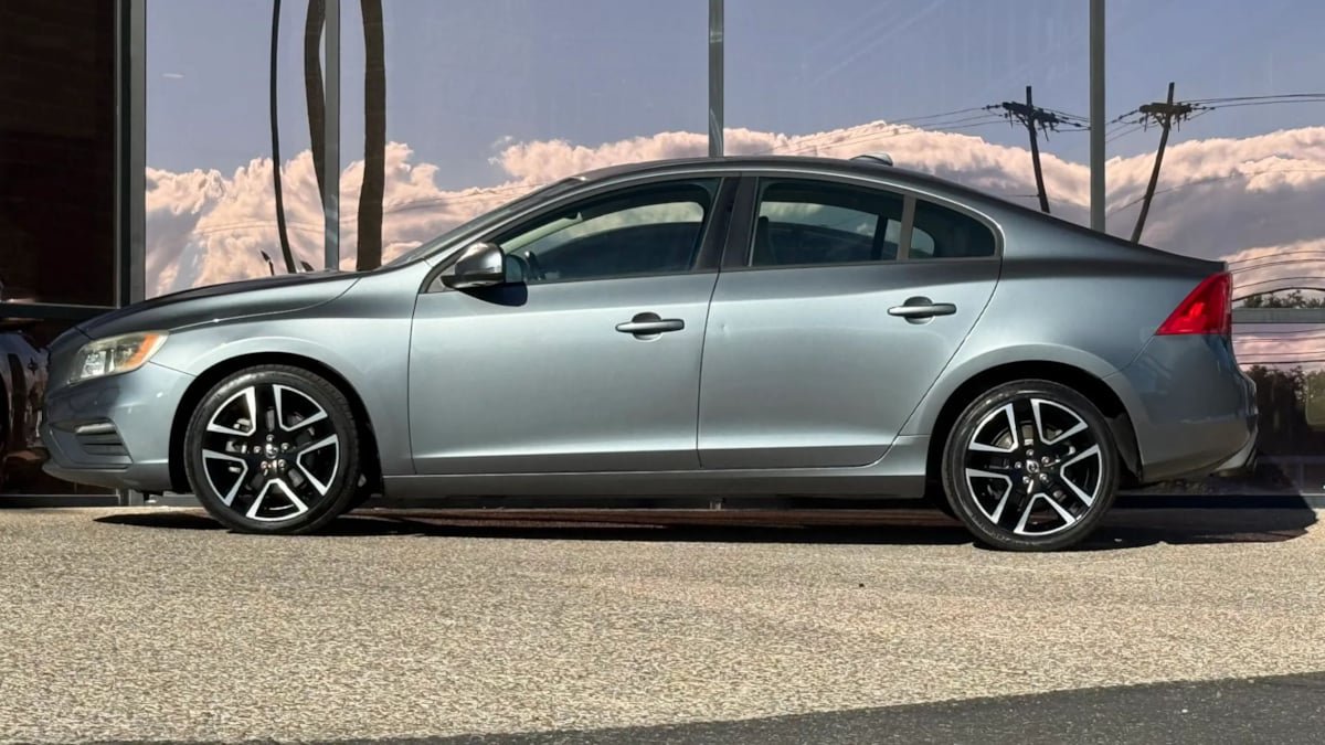 Used 2017 Volvo S60 T5 Dynamic FWD image 5