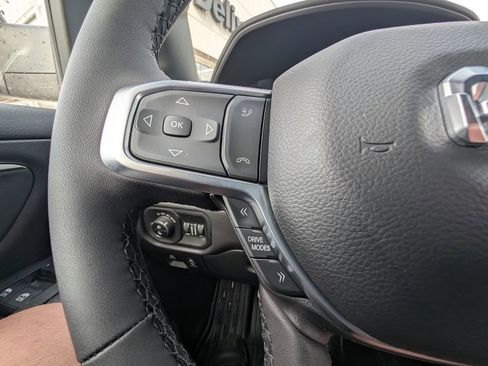 New 2026 RAM 1500 4x4 Crew Cab image 24