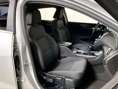 Used 2017 Chevrolet Malibu LT w/ Driver Confidence Package image 7