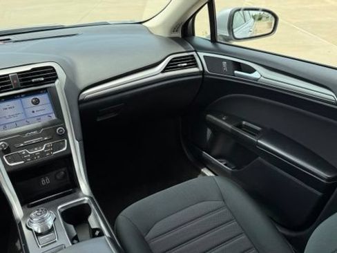 Used 2019 Ford Fusion SE FWD image 26