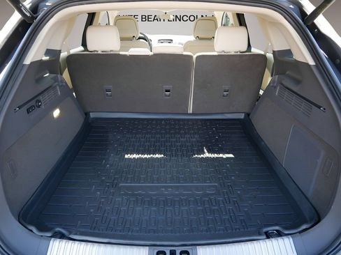 Used 2020 Lincoln Nautilus Reserve FWD image 12