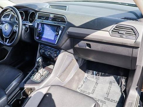Used 2021 Volkswagen Tiguan SE w/ Panoramic Sunroof Package FWD image 26
