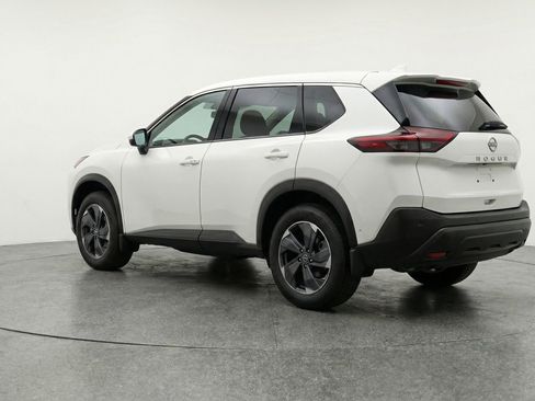 Used 2025 Nissan Rogue SV image 6
