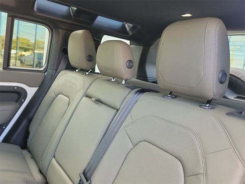 Used 2024 Land Rover Defender 110 S image 14