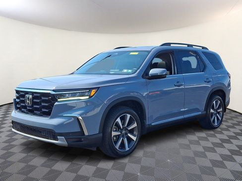 Used 2023 Honda Pilot Touring image 3