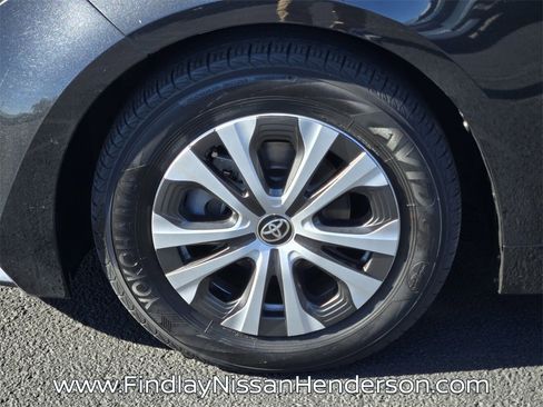 Used 2022 Toyota Corolla LE image 9