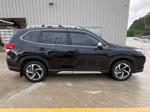 Used 2023 Subaru Forester Touring AWD/4WD image 6