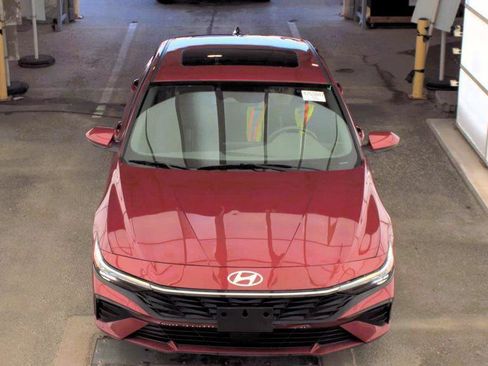 Used 2024 Hyundai Elantra SEL w/ Convenience Package image 2