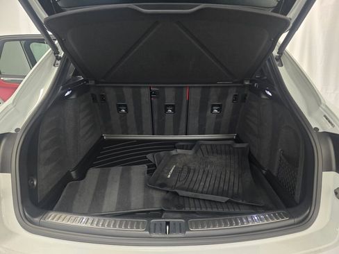 Certified 2023 Porsche Macan AWD/4WD image 12