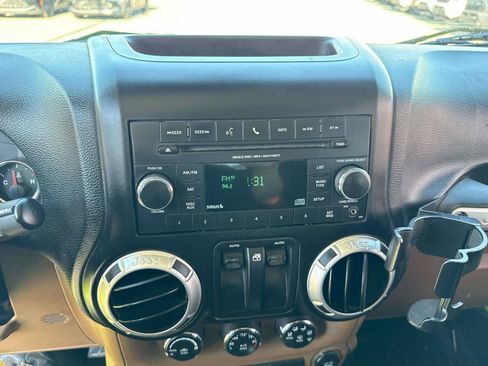 Used 2012 Jeep Wrangler Sahara w/ Connectivity Group AWD/4WD image 19