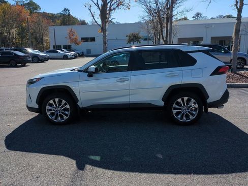 Used 2023 Toyota RAV4 XLE Premium image 8