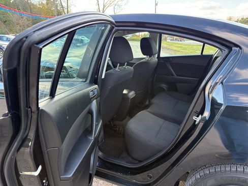 Used 2011 MAZDA MAZDA3 i Sport image 13