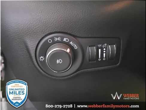 Used 2025 Jeep Compass Limited image 16