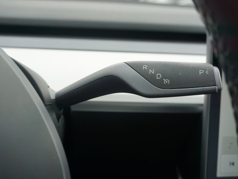 Used 2020 Tesla Model Y Long Range image 10