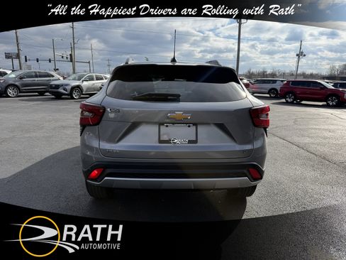 Used 2024 Chevrolet Trax LT w/ Driver Confidence Package image 8