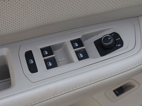 Used 2024 Volkswagen Atlas SE image 21