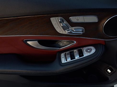 Used 2018 Mercedes-Benz C 300 Sedan image 18