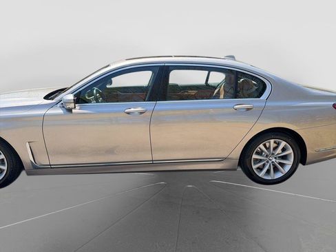 Used 2022 BMW 740i RWD image 2