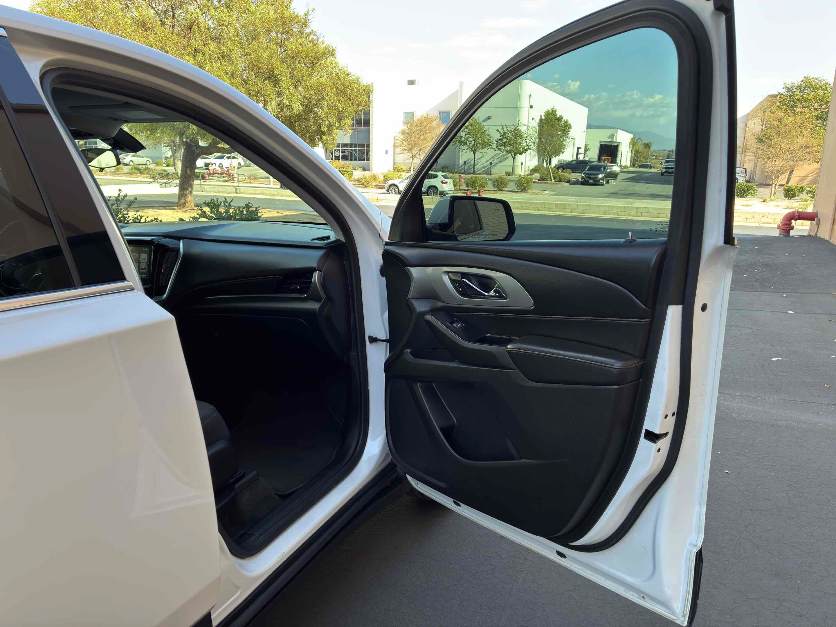 Used 2019 Chevrolet Traverse LT FWD image 43