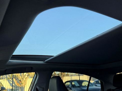 Used 2025 Toyota Camry XLE image 17