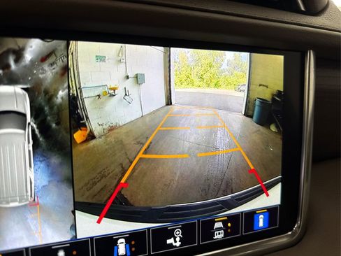 Used 2022 GMC Yukon Denali image 32