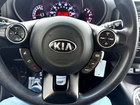 Used 2017 Kia Soul + image 22