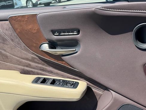 Used 2020 Lexus LS 500 w/ Accessory Package (Z2) RWD image 18