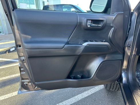 Used 2023 Toyota Tacoma TRD Sport image 11