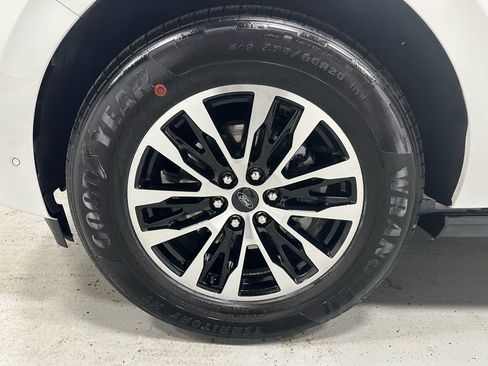 Used 2025 Ford Expedition Platinum image 58