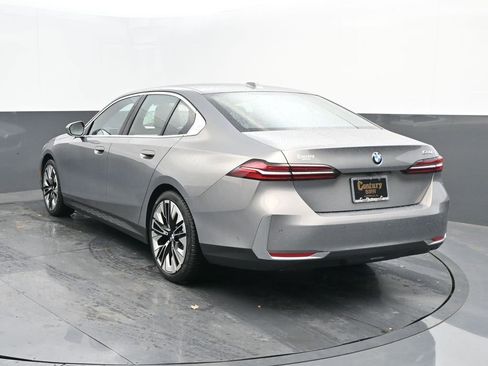 Certified 2025 BMW 530i 530i w/ Premium Package image 3