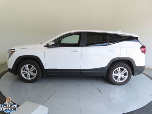 Used 2024 GMC Terrain SLE AWD/4WD image 7