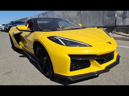 Used 2025 Chevrolet Corvette E-Ray AWD/4WD image 7