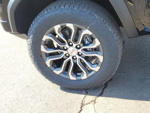 New 2026 GMC Canyon Denali image 10