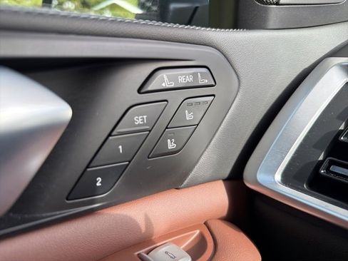 Certified 2023 BMW X7 xDrive40i w/ Executive Package image 18